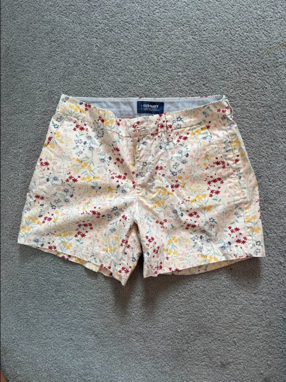 EUC Old Navy Women’s Floral Multi-Color “everyday shorts” Size 0